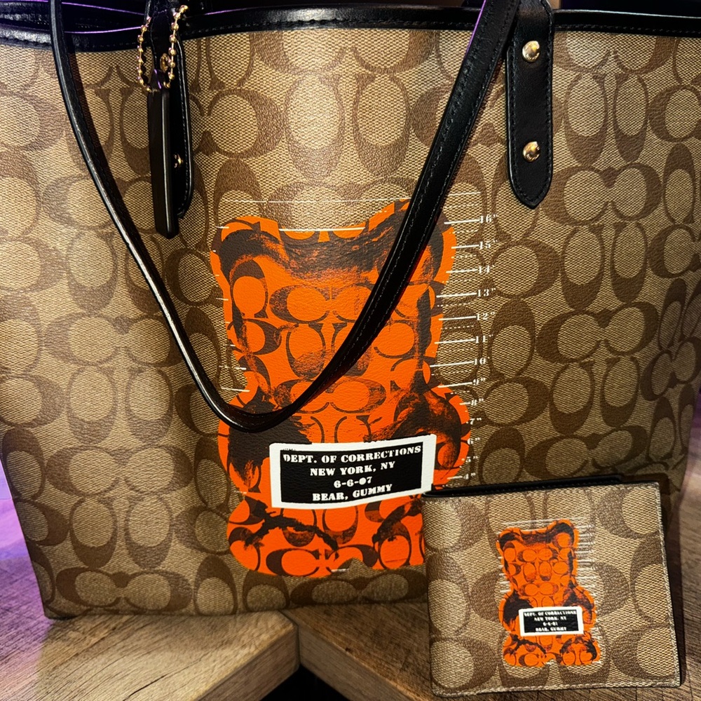 COACH F76651 Leather Tote Shoulder Handbag Gummy Bear W/wallet Signature Cs